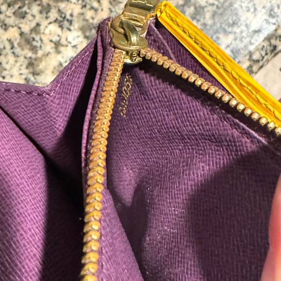 Louis Vuitton Epi Sarah Long Wallet - Picture 4 of 7